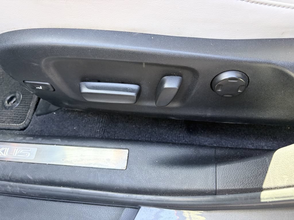 Used 2022 Lexus RX 350L Luxury w/ Accessory Package (Z1) FWD image 8