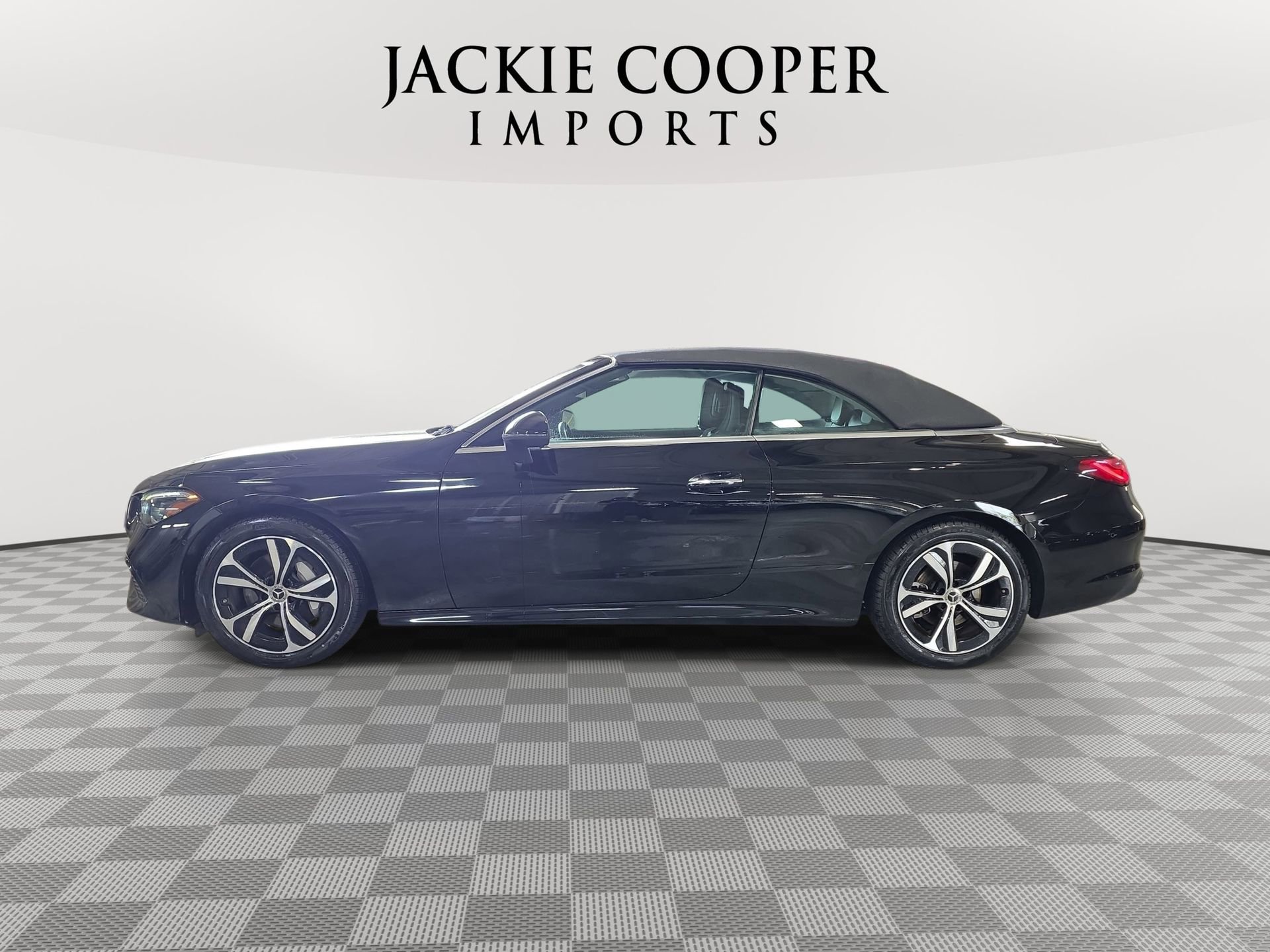 Used 2025 Mercedes-Benz CLE 300 4MATIC Cabriolet image 8