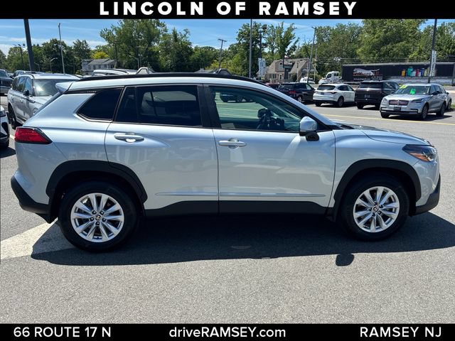 Used 2024 Toyota Corolla Cross LE w/ Moonroof Package AWD/4WD image 8