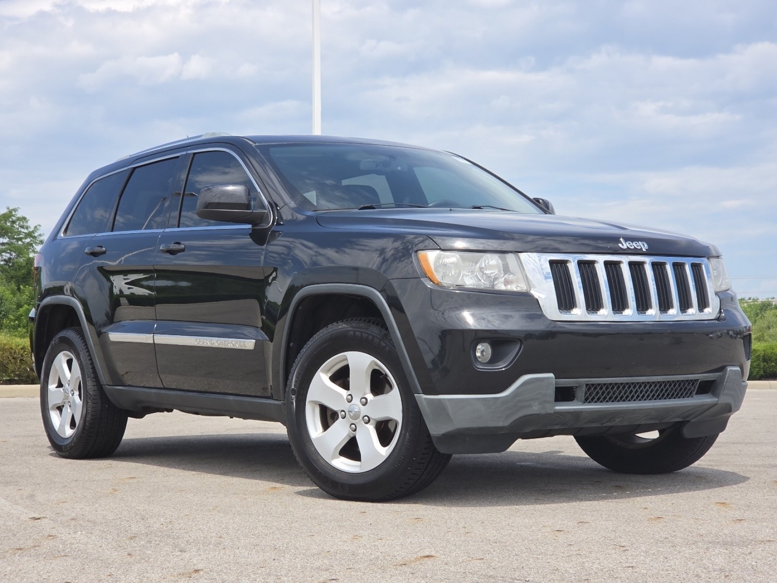 Used 2012 Jeep Grand Cherokee Laredo AWD/4WD image 2