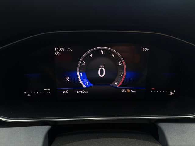 Used 2025 Volkswagen Jetta SE FWD image 9