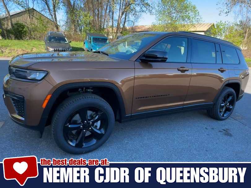 New 2026 Jeep Grand Cherokee L Limited w/ Limited Altitude Package AWD/4WD image 4