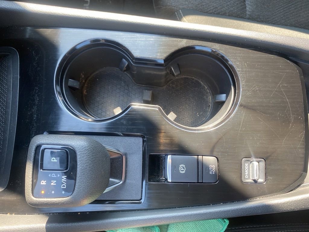 Used 2025 Nissan Rogue SV image 24