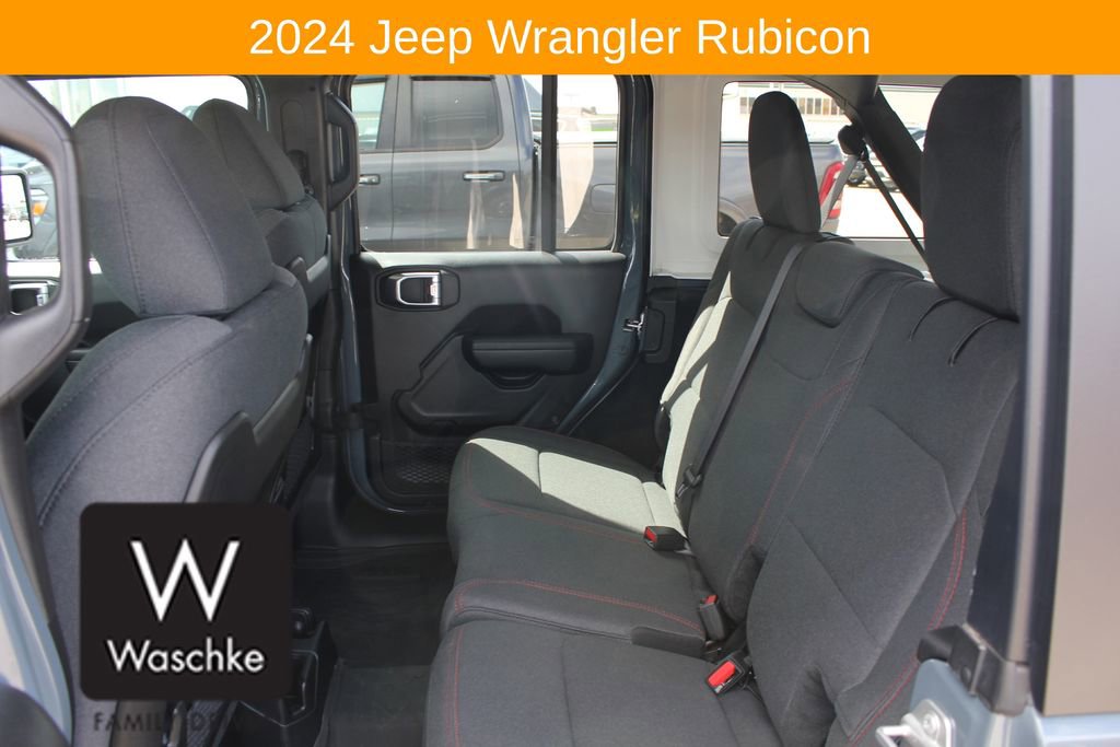 Used 2024 Jeep Wrangler Unlimited Rubicon w/ Convenience Group AWD/4WD image 17