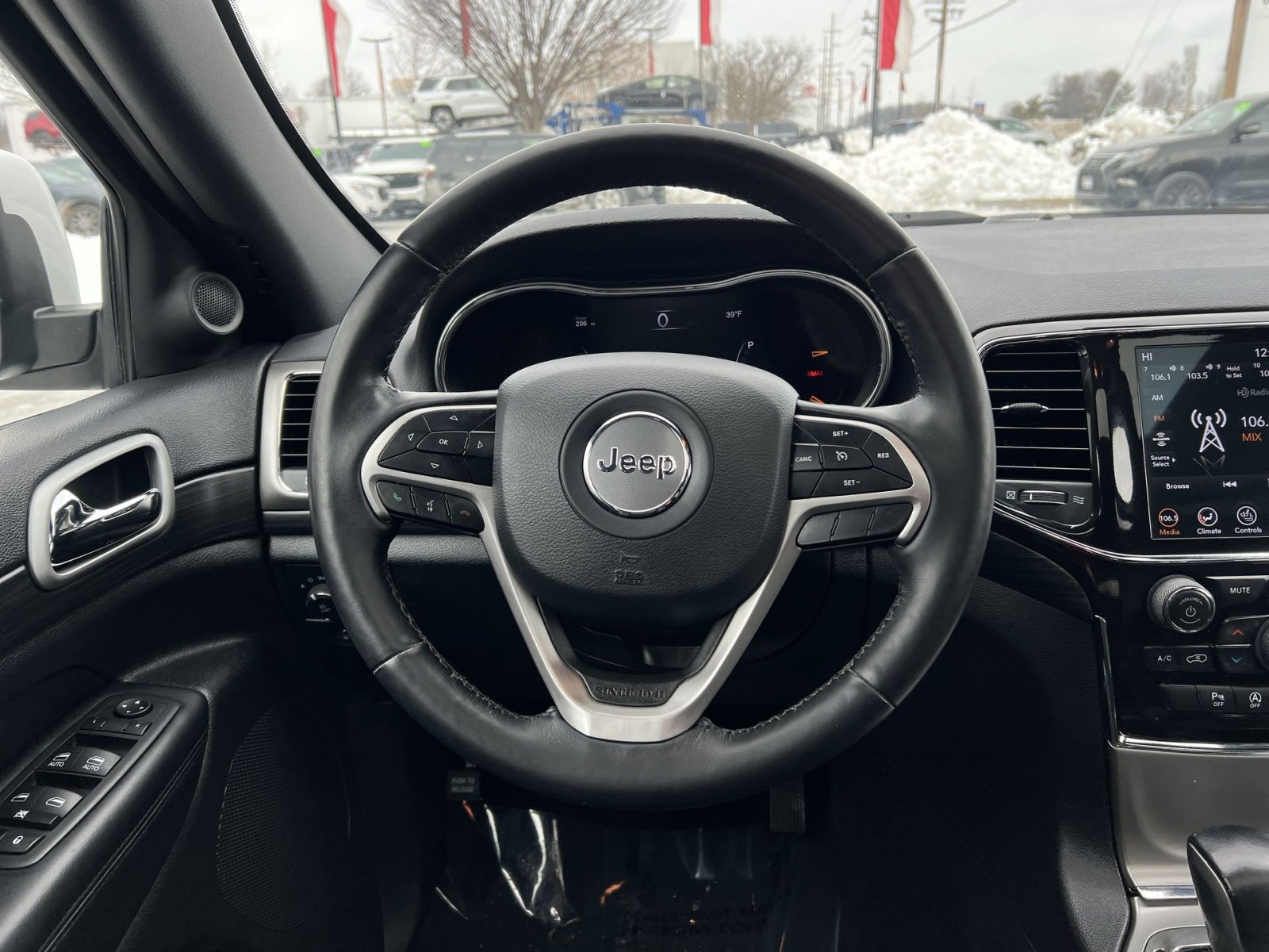 Used 2022 Jeep Grand Cherokee Laredo X image 16