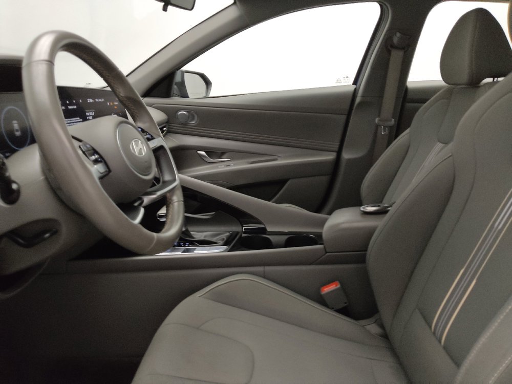 Used 2025 Hyundai Elantra SEL FWD image 17