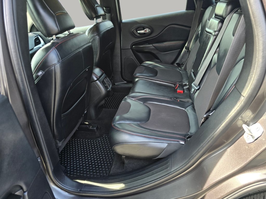 Used 2014 Jeep Cherokee Trailhawk AWD/4WD image 23