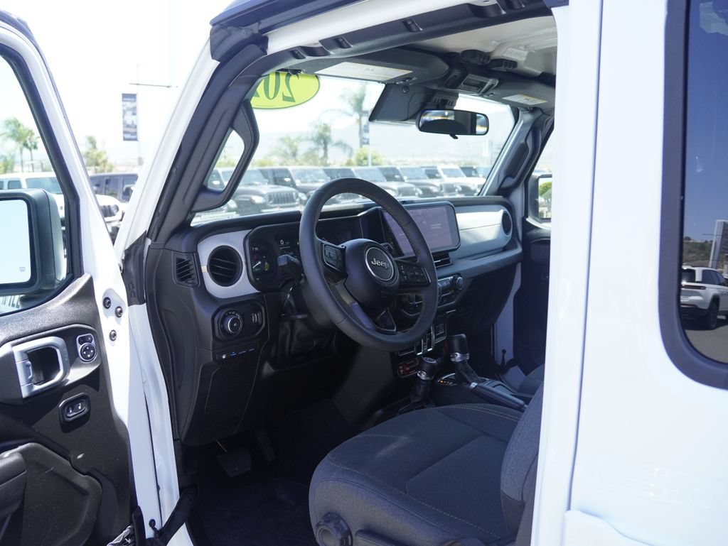 Used 2024 Jeep Wrangler Unlimited AWD/4WD image 30