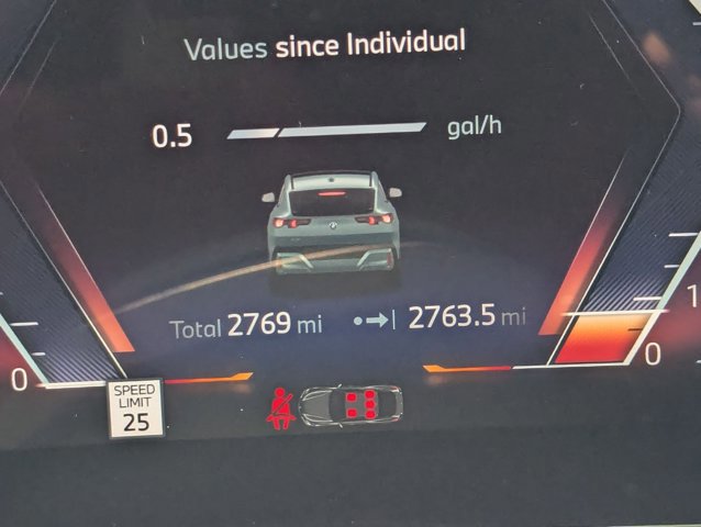 Used 2025 BMW X2 xDrive28i w/ Premium Package image 11