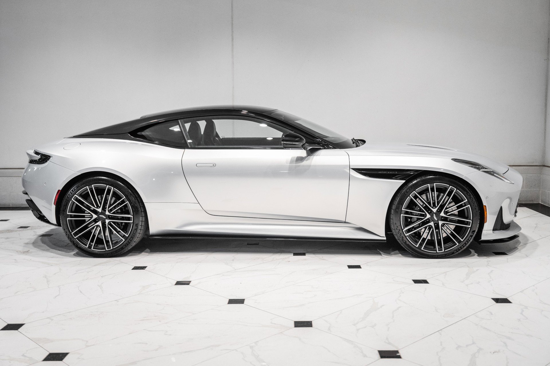 Used 2024 Aston Martin DB12 V8 image 39