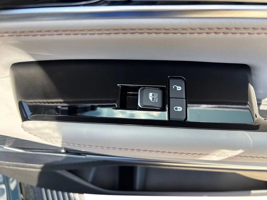 New 2026 Jeep Grand Wagoneer L Summit AWD/4WD image 36