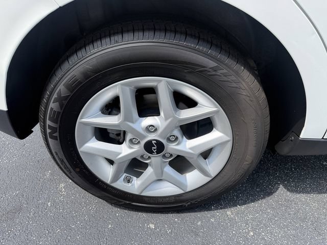 Certified 2025 Kia Soul LX w/ LX Technology Package FWD image 42