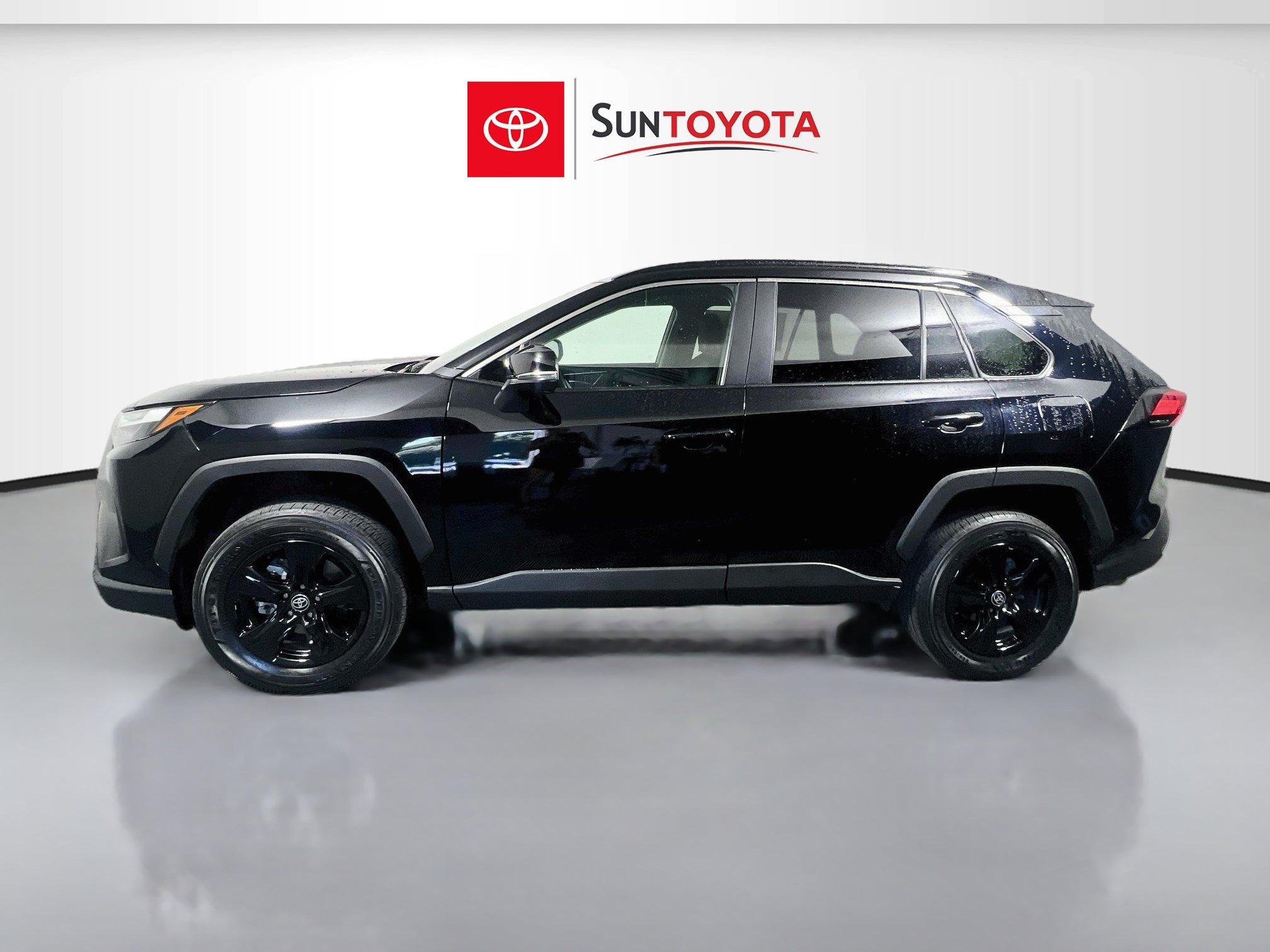 Used 2025 Toyota RAV4 XLE AWD/4WD image 7
