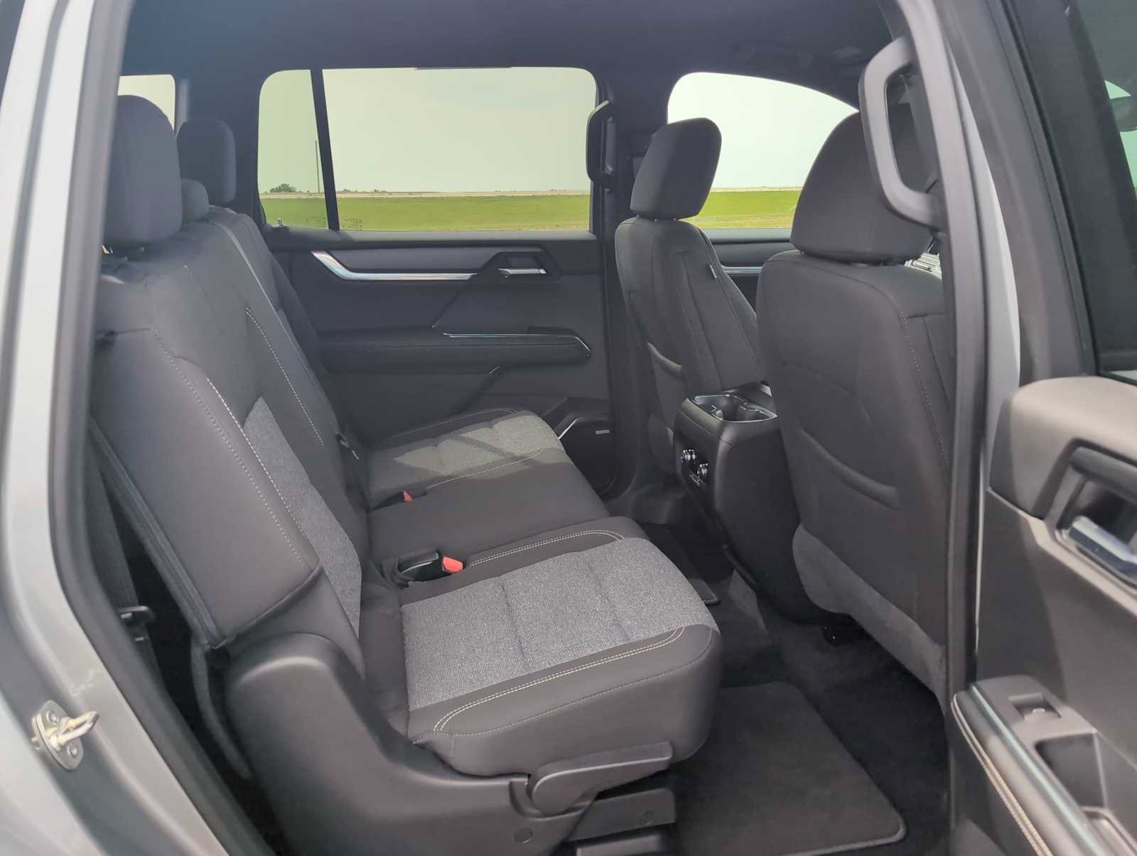 Used 2025 GMC Acadia Elevation FWD image 27
