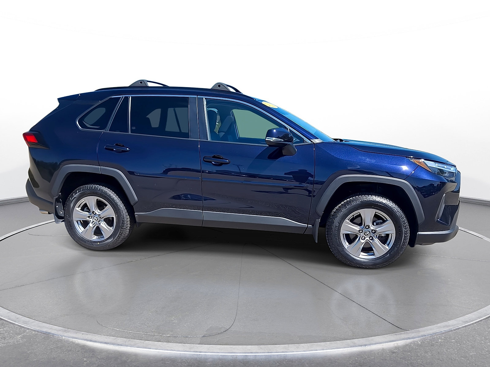 Used 2022 Toyota RAV4 XLE w/ Convenience Package FWD image 9
