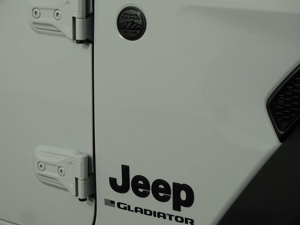 Used 2025 Jeep Gladiator Sport image 35