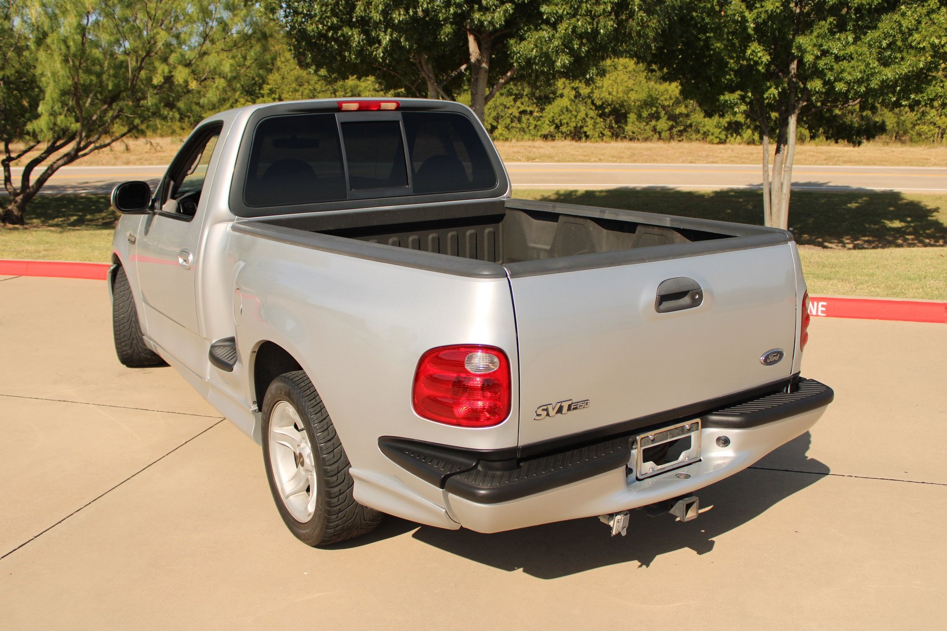 Used 2000 Ford F150 Lightning RWD image 8