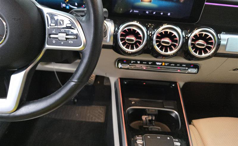 Used 2021 Mercedes-Benz GLB 250 GLB 250 w/ Premium Package image 7