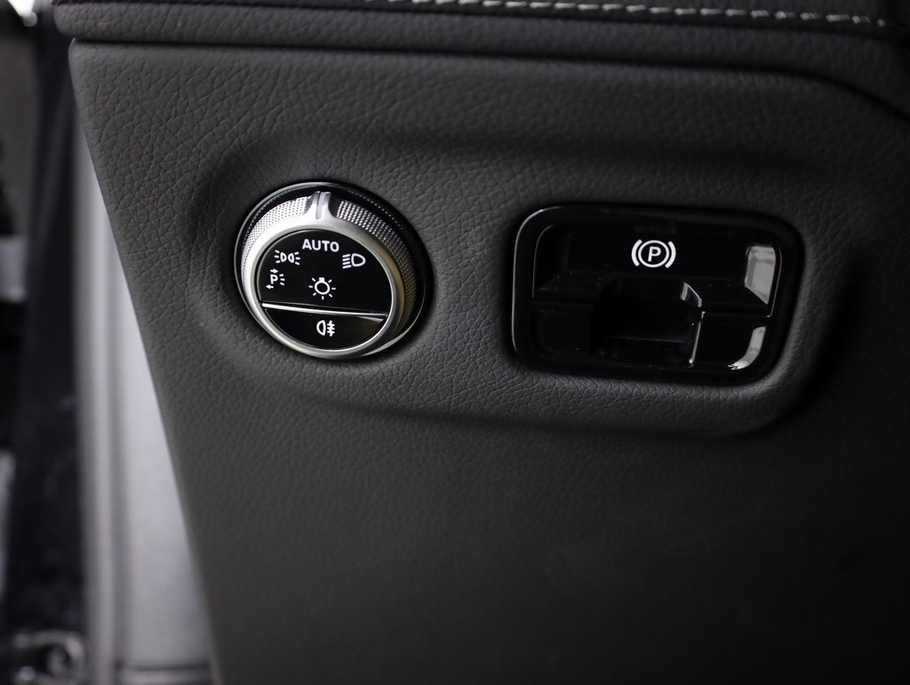 Used 2023 Mercedes-Benz EQE 500 4MATIC SUV image 11