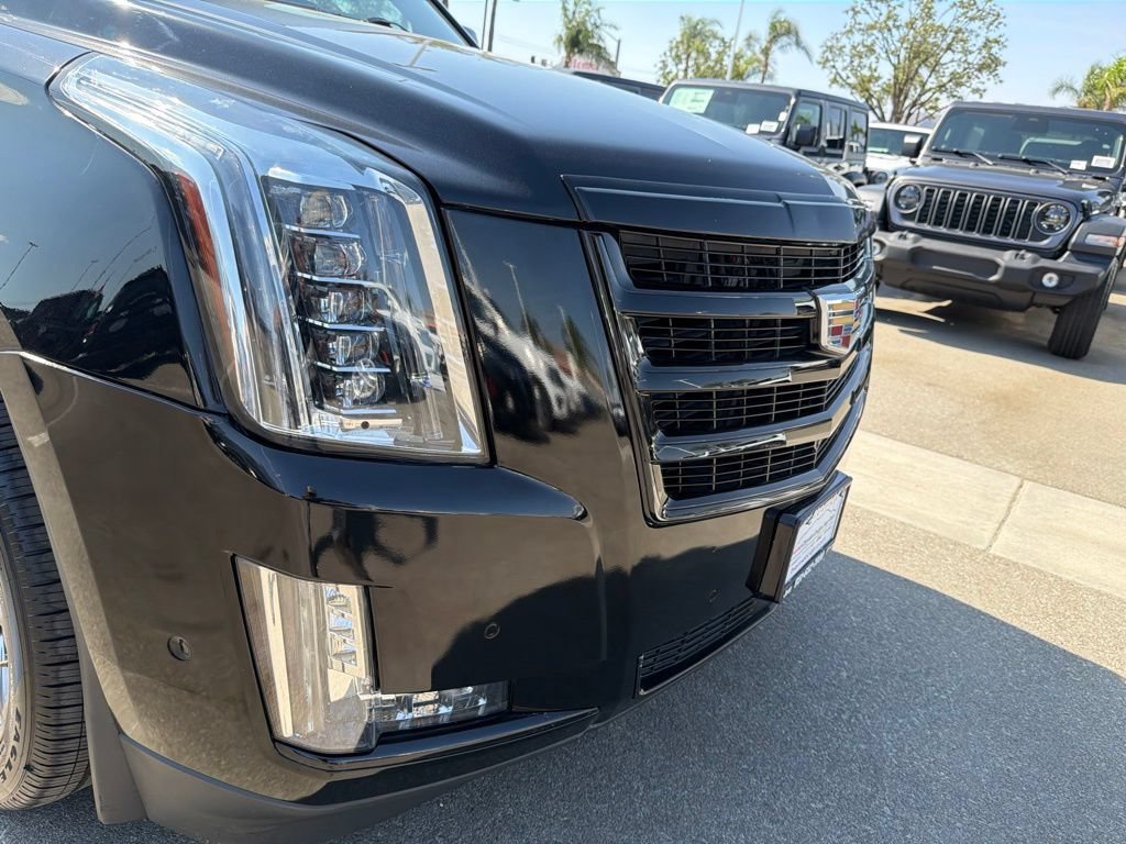 Used 2020 Cadillac Escalade ESV Premium Luxury w/ Escalade Sport Edition AWD/4WD image 10