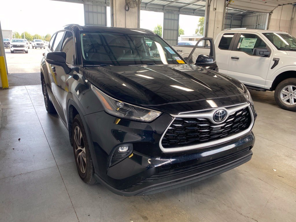 Used 2023 Toyota Highlander XLE