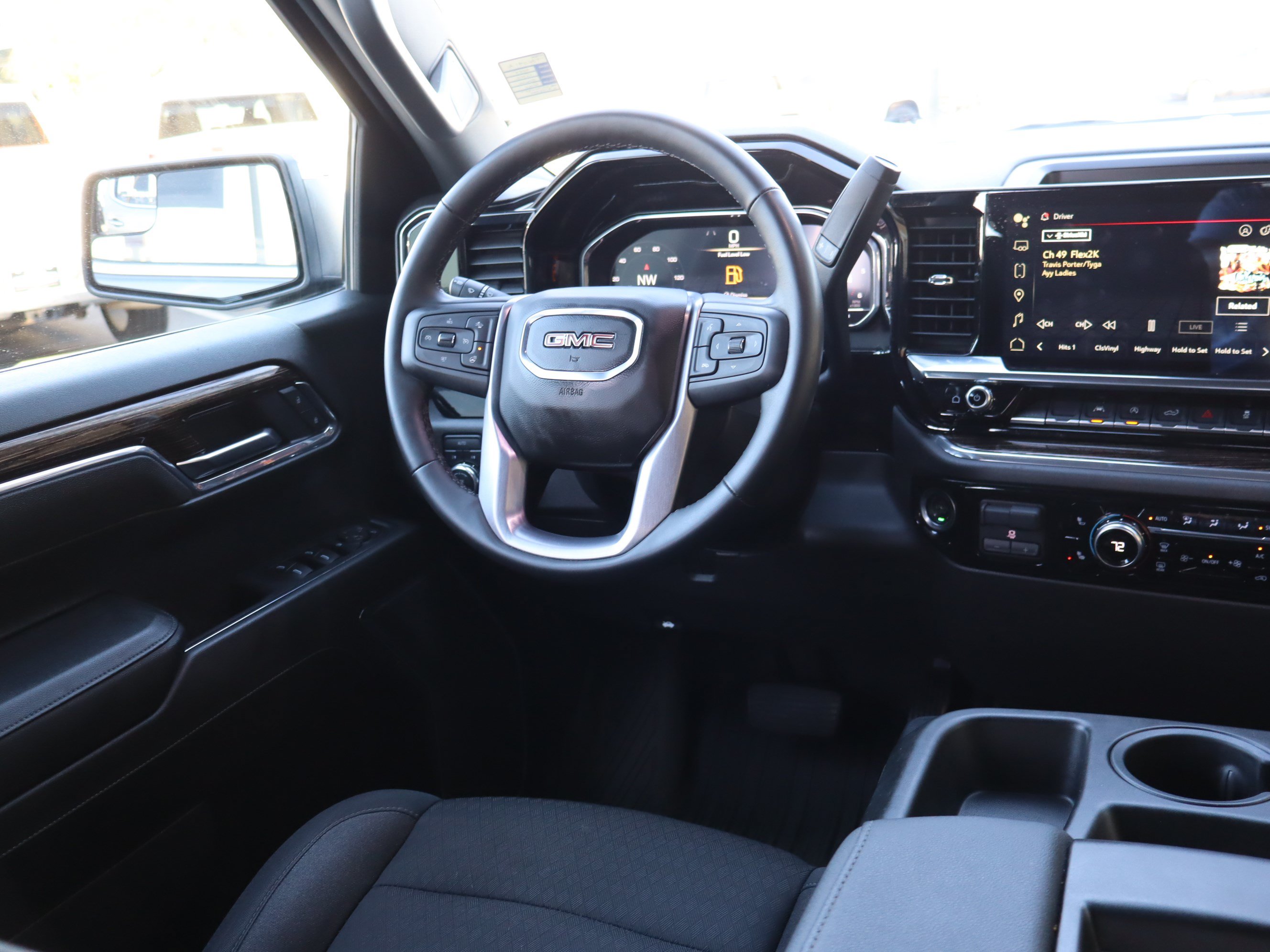 Used 2025 GMC Sierra 1500 SLE w/ Preferred Package AWD/4WD image 16
