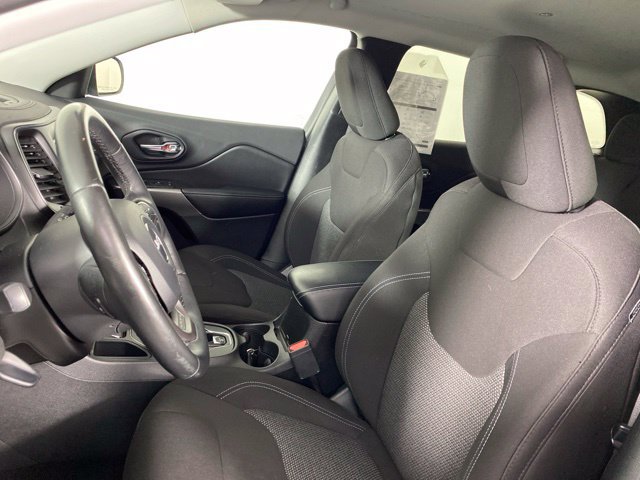Used 2019 Jeep Cherokee Latitude w/ Cold Weather Group FWD image 20