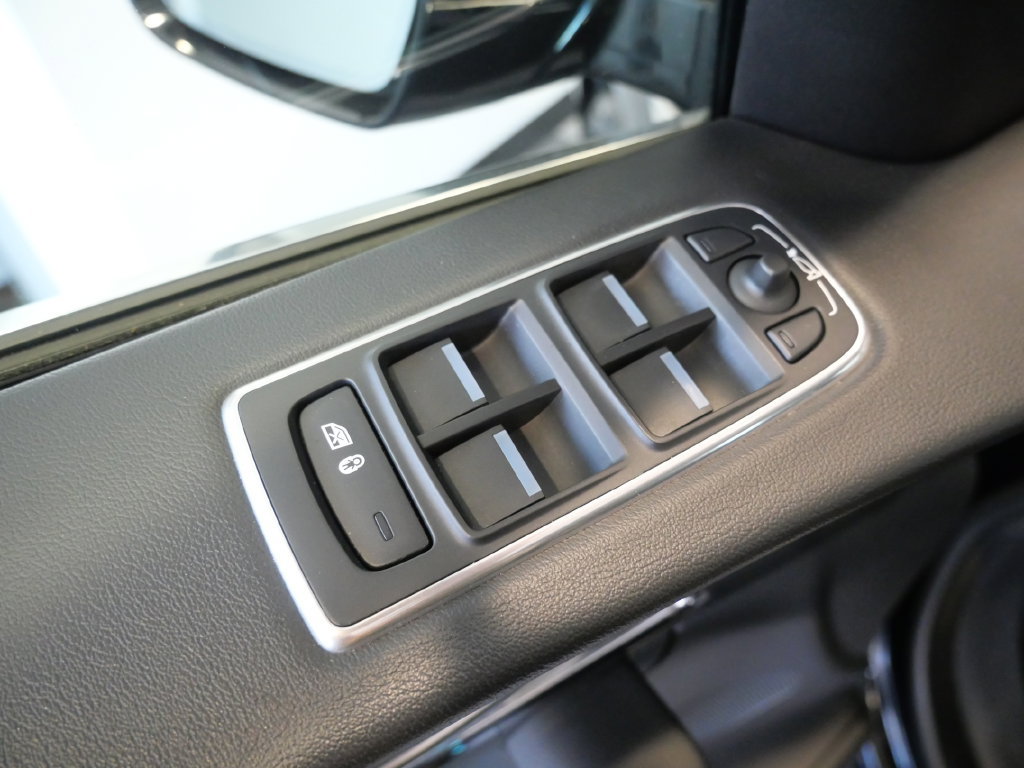 Used 2020 Jaguar F-PACE Prestige AWD/4WD image 16