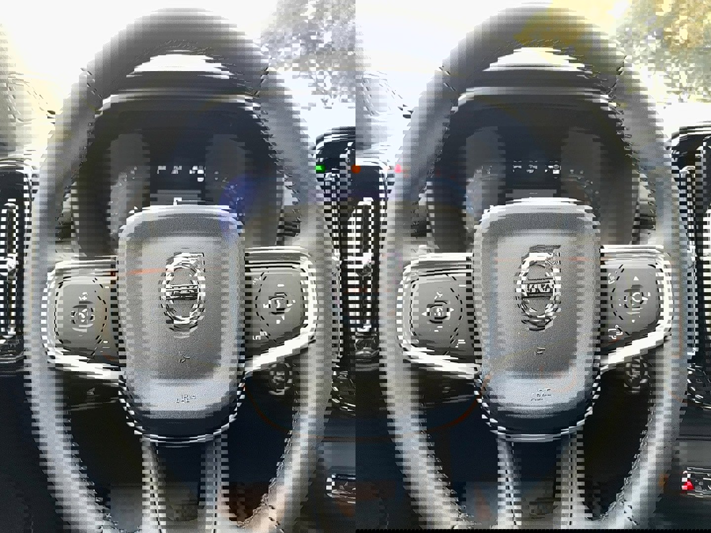 New 2025 Volvo XC40 B5 Ultra w/ Protection Package image 19