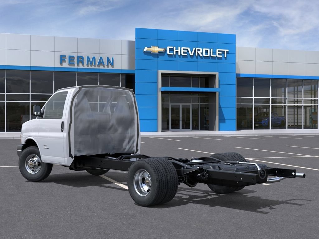 New 2026 Chevrolet Express 4500 w/ Power Convenience Package RWD image 4