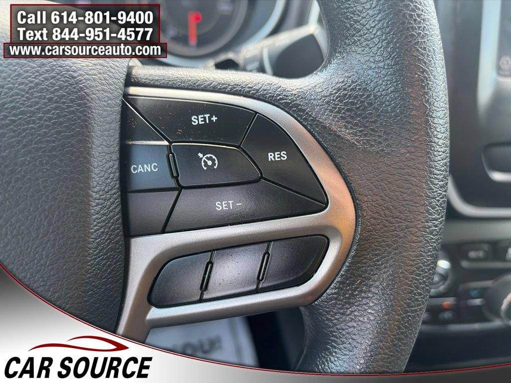 Used 2019 Jeep Cherokee Latitude w/ Popular Appearance Group AWD/4WD image 12