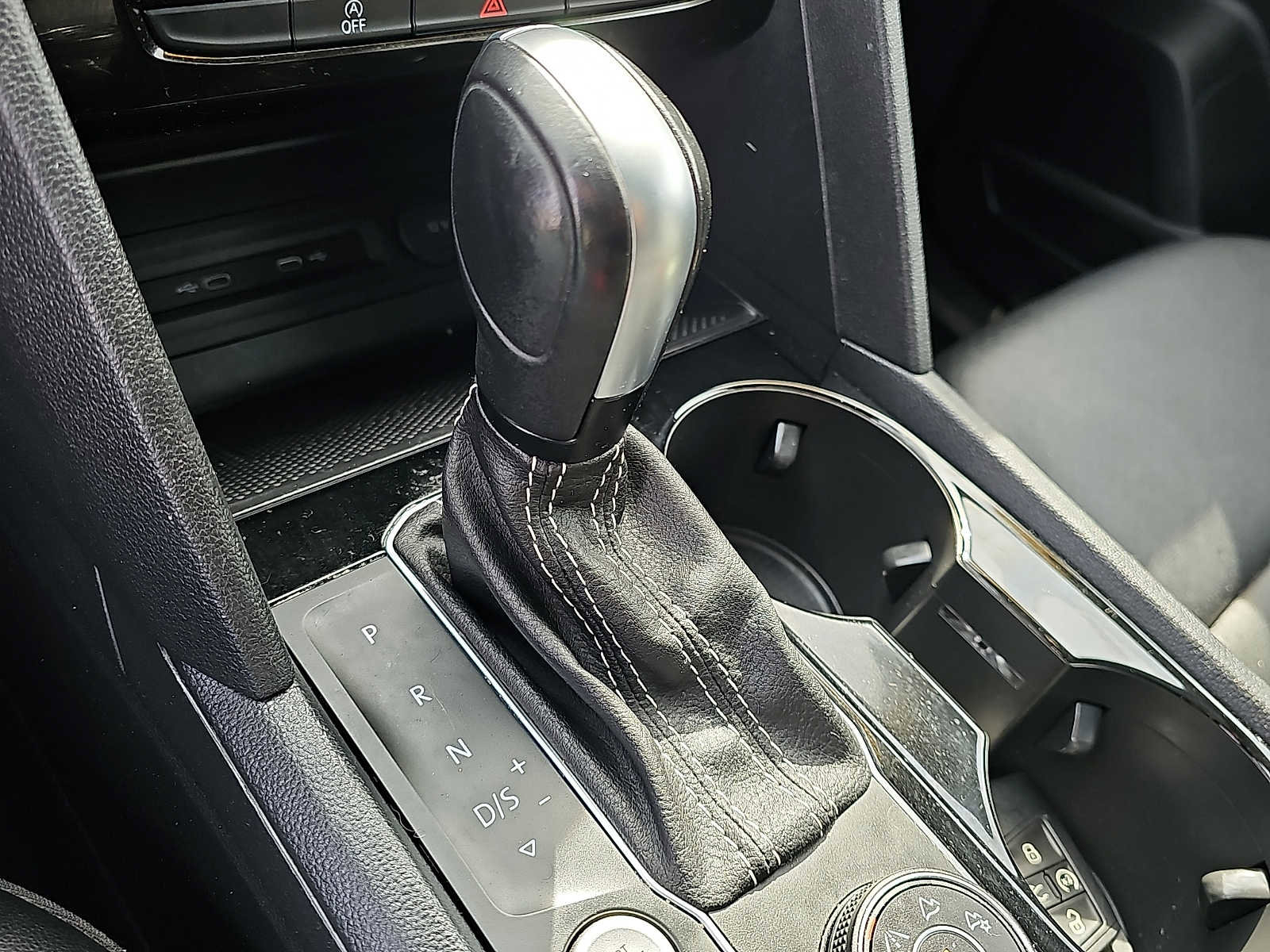 Used 2022 Volkswagen Atlas SEL R-Line image 18