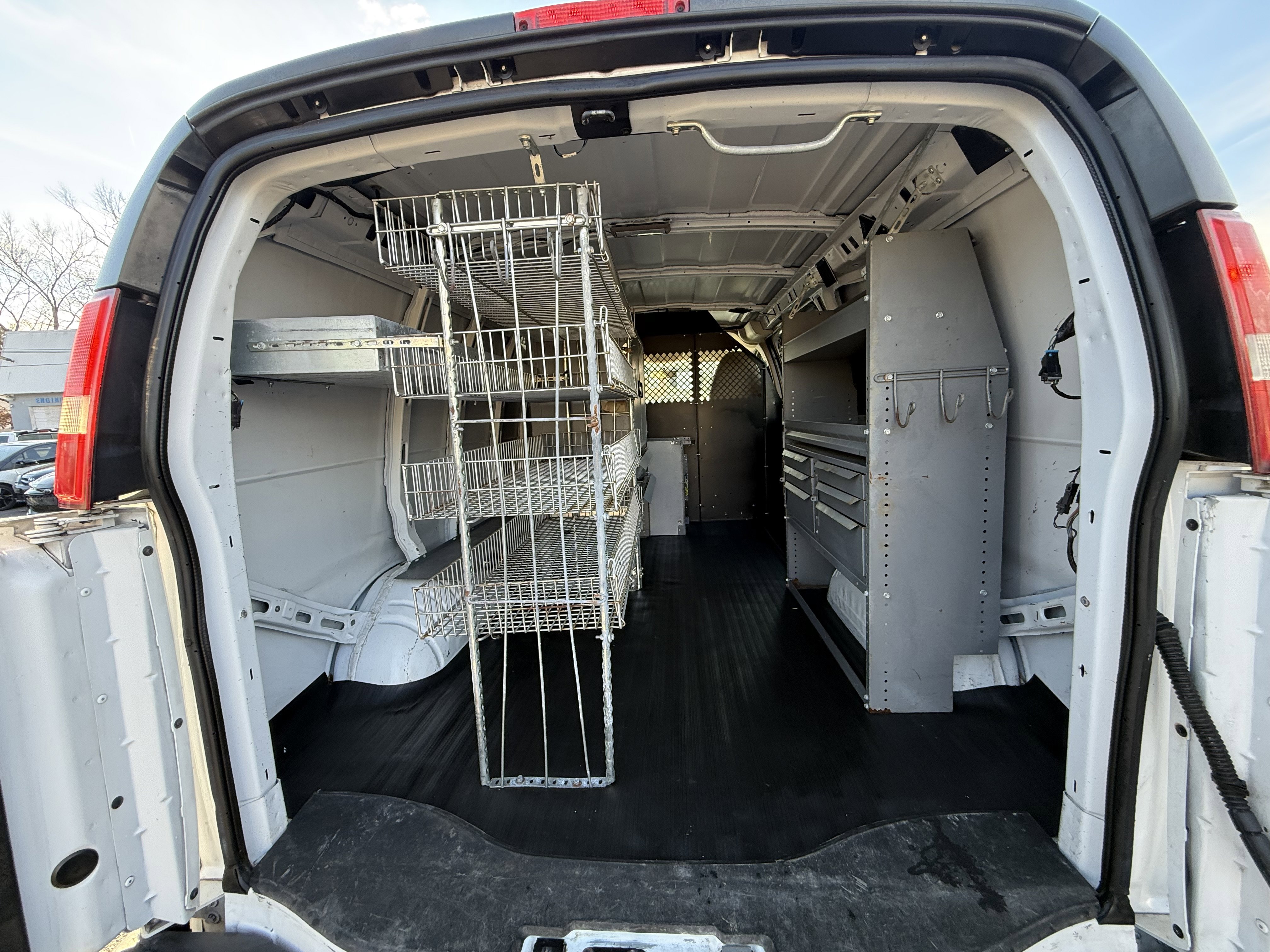 Used 2011 Chevrolet Express 2500 image 10