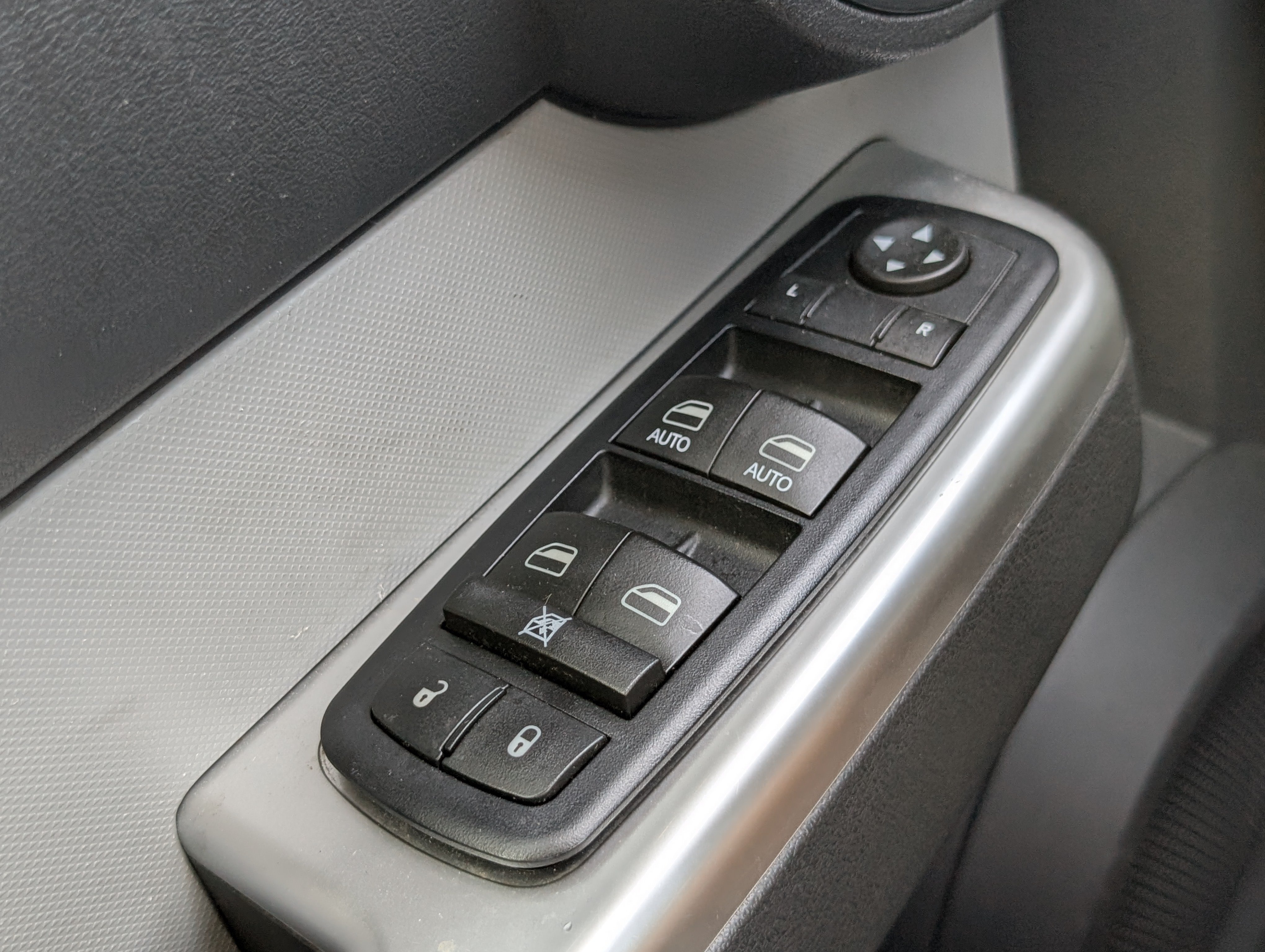 Used 2008 Dodge Nitro SLT RWD image 22