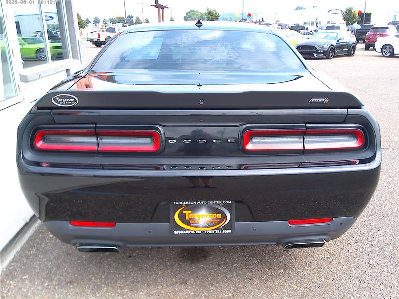 Used 2016 Dodge Challenger R/T Scat Pack w/ Leather Interior Group RWD image 23