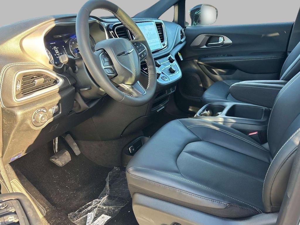 New 2026 Chrysler Pacifica Select image 4