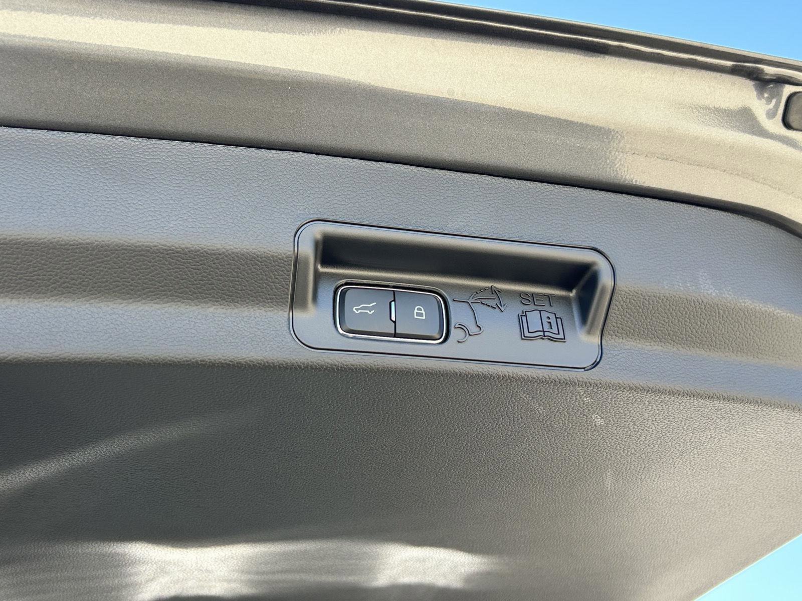 New 2026 Ford Explorer Platinum w/ LUX Leather Package image 37