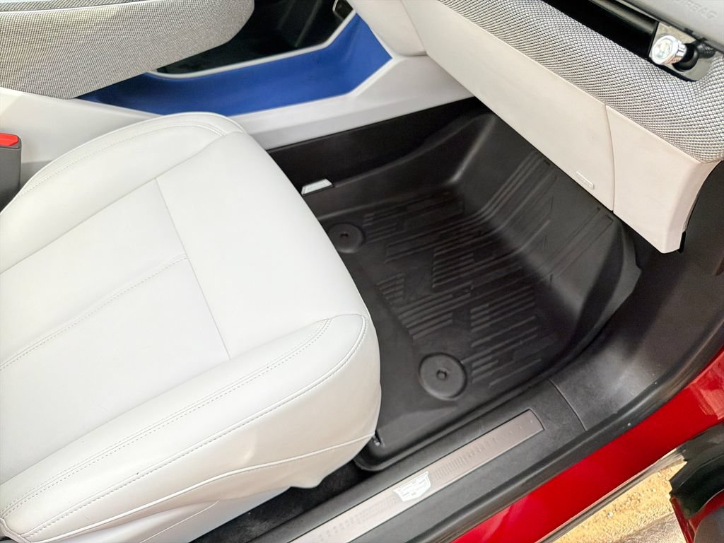 Certified 2025 Cadillac Optiq Sport 1 w/ LPO, Floor Liner Package AWD/4WD image 43