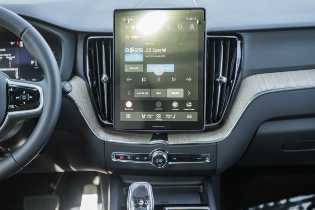 New 2027 Volvo XC60 B5 Plus AWD/4WD image 22