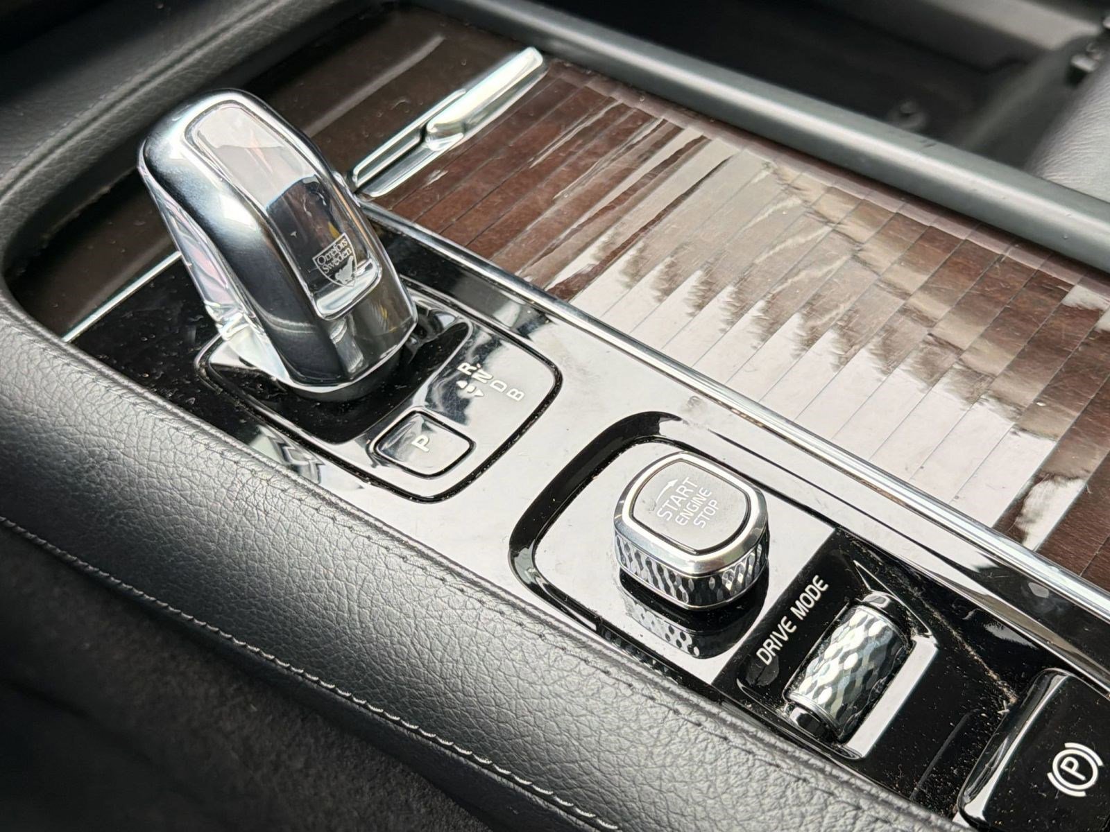 Used 2018 Volvo XC90 T8 Momentum w/ Convenience Package image 16