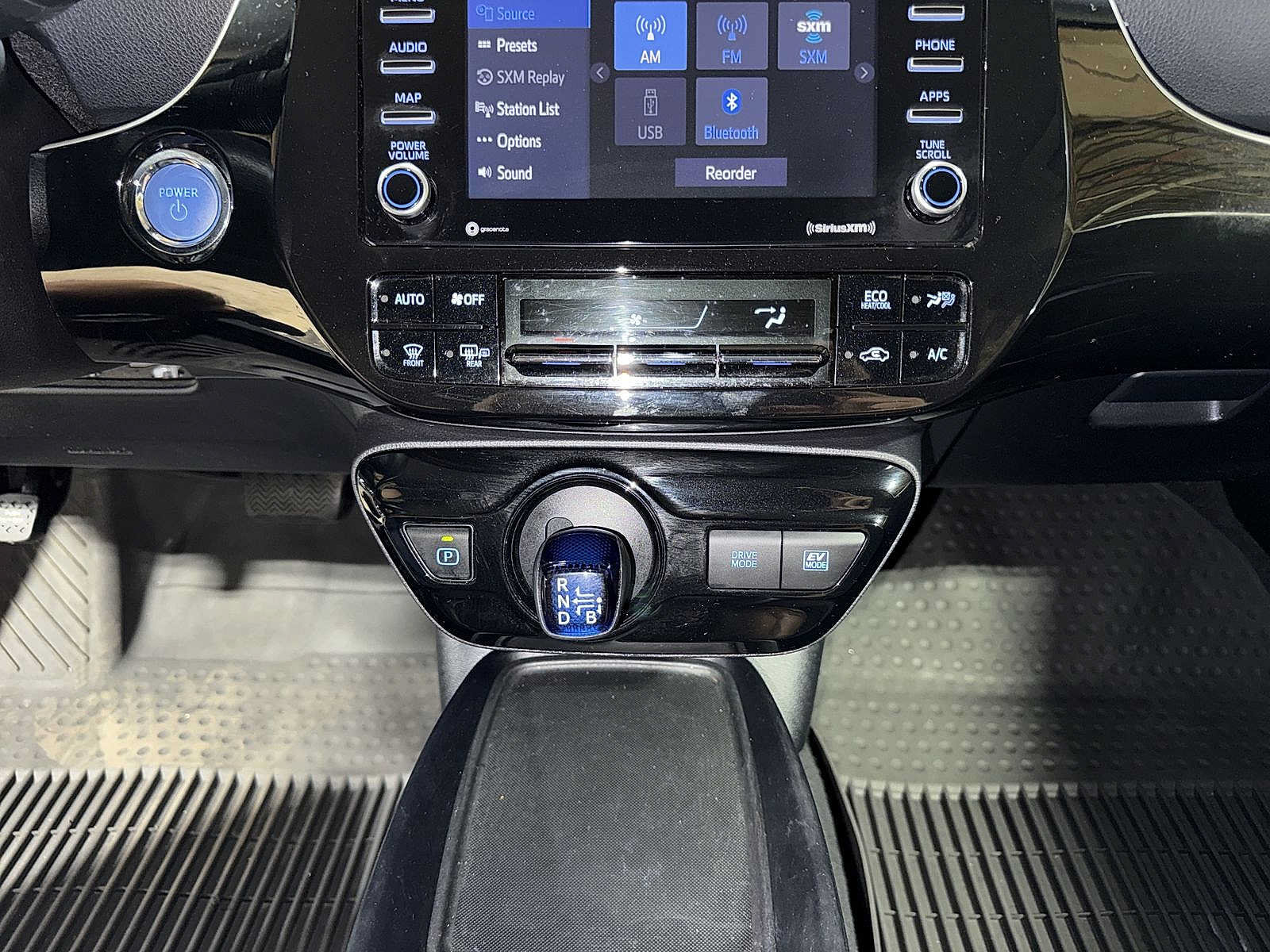 Used 2022 Toyota Prius LE AWD/4WD image 21