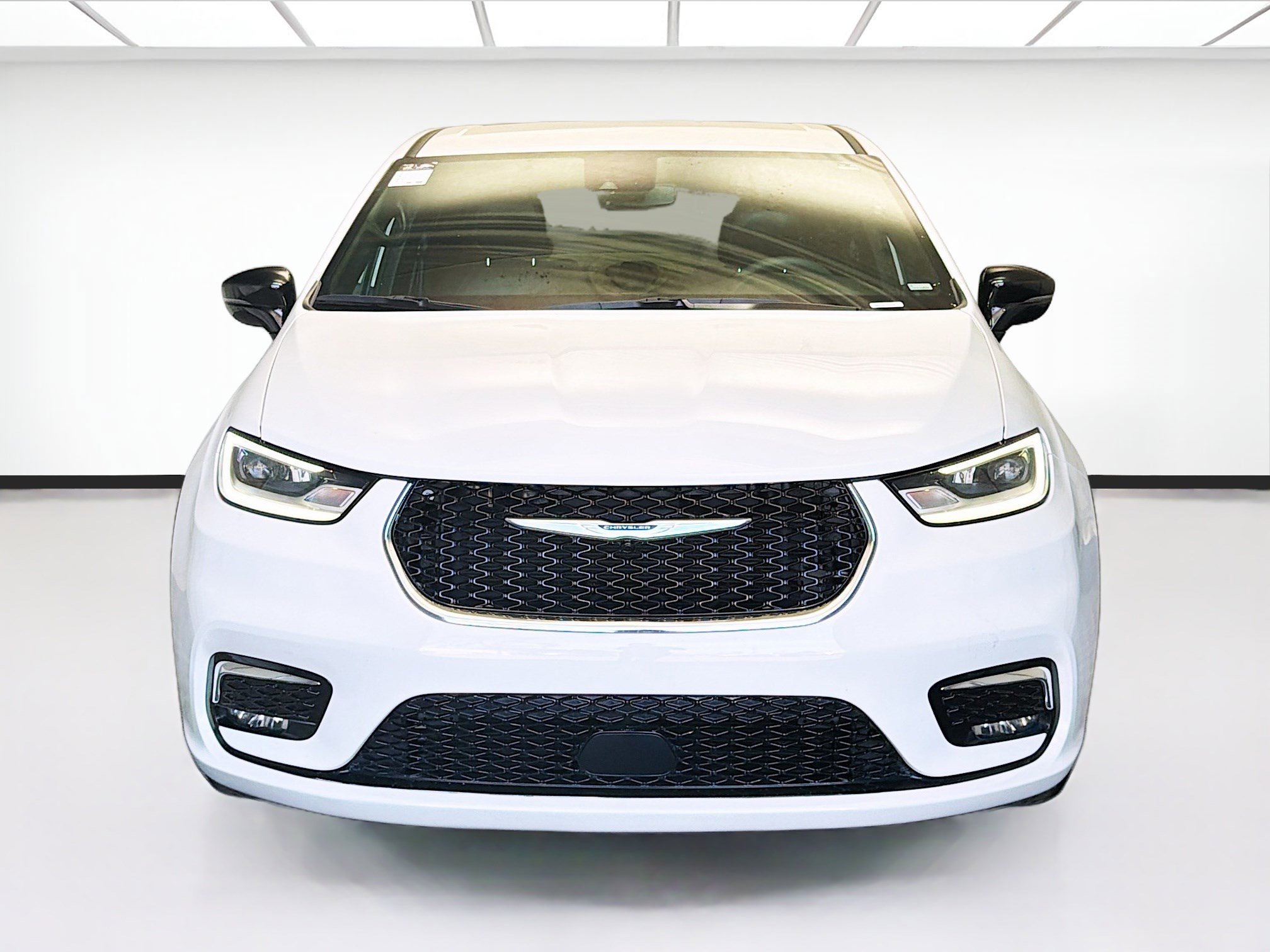 Used 2025 Chrysler Pacifica Select FWD image 2