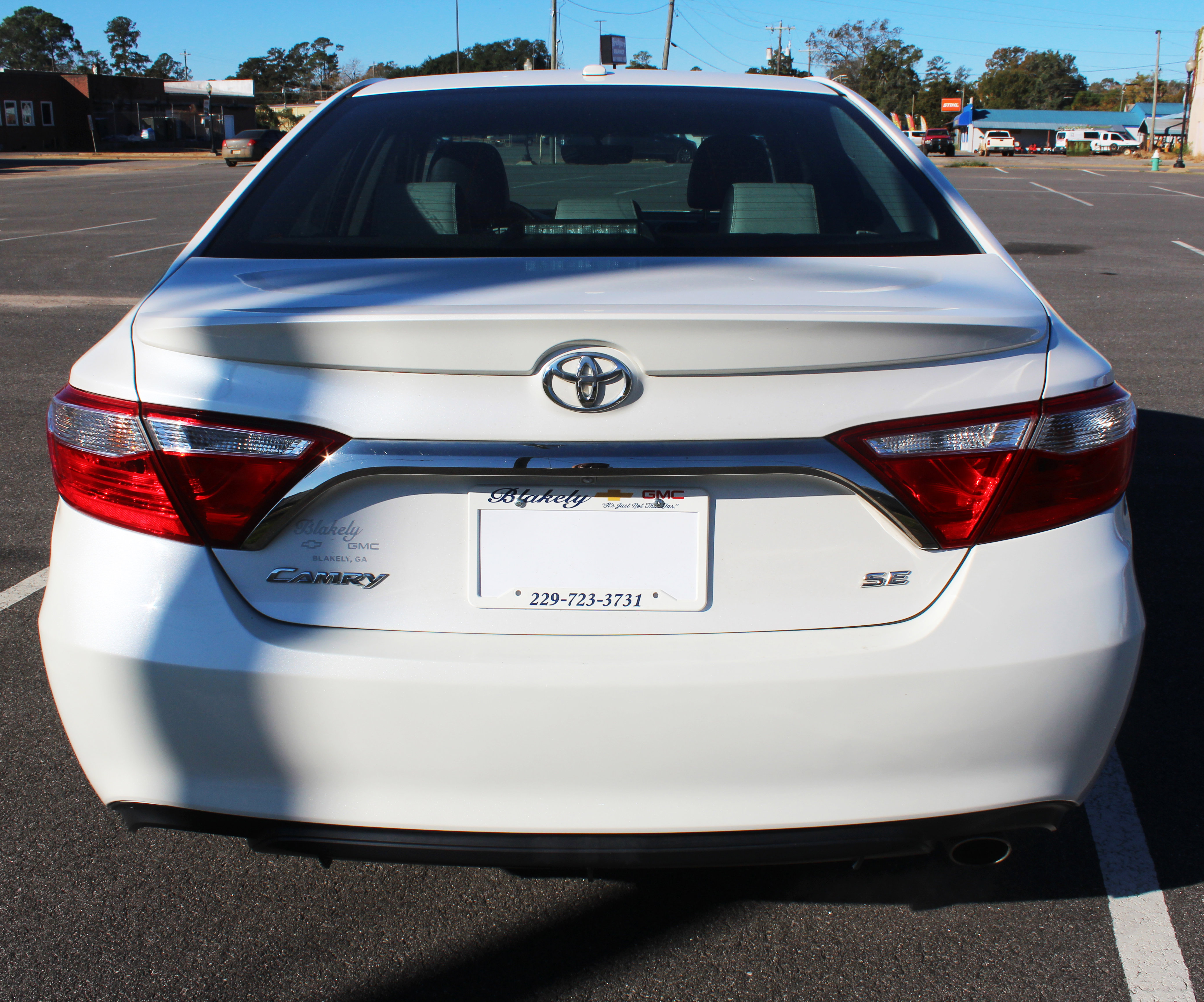 Used 2017 Toyota Camry SE w/ Moonroof Package image 7