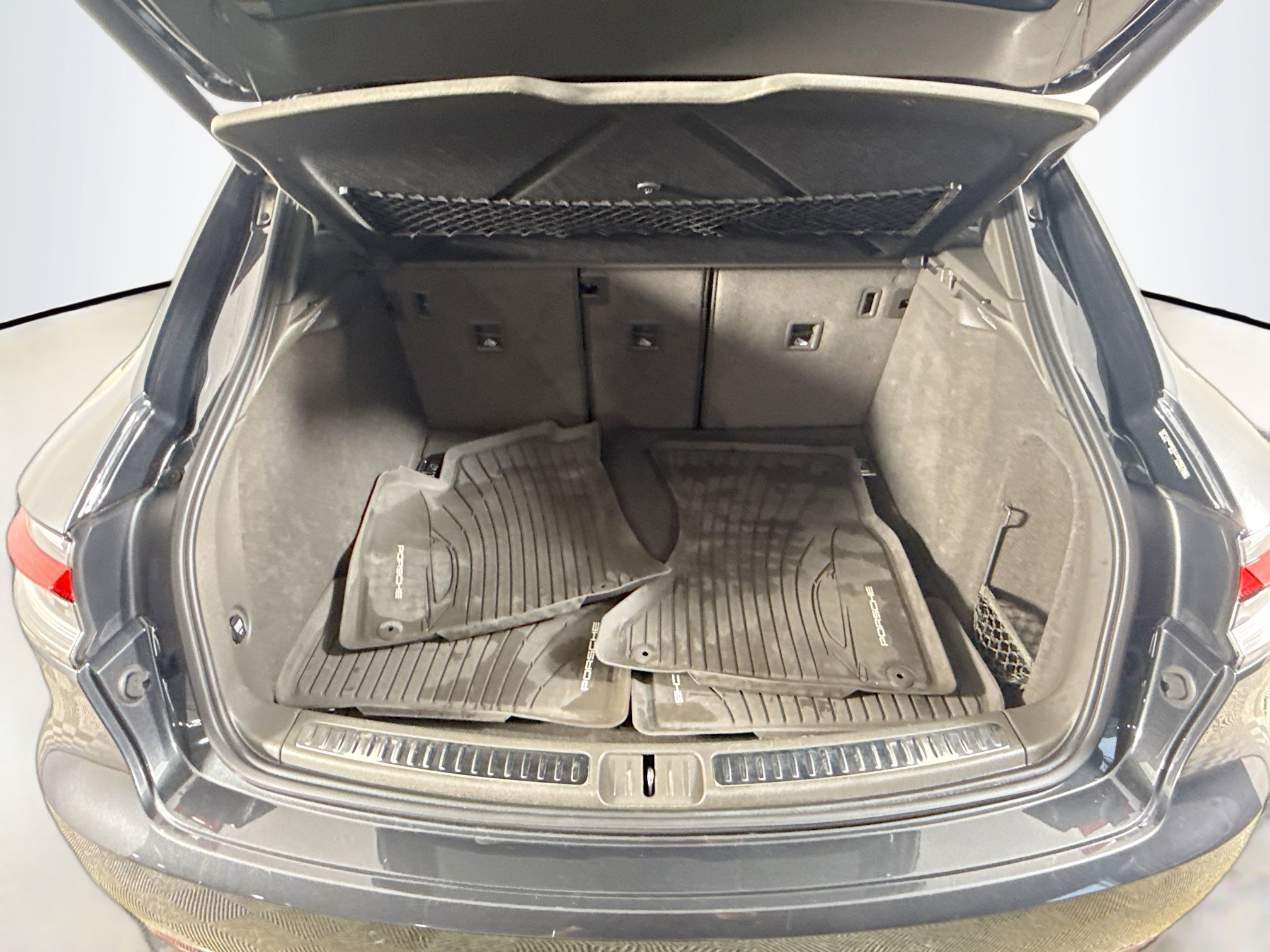 Used 2020 Porsche Macan image 34