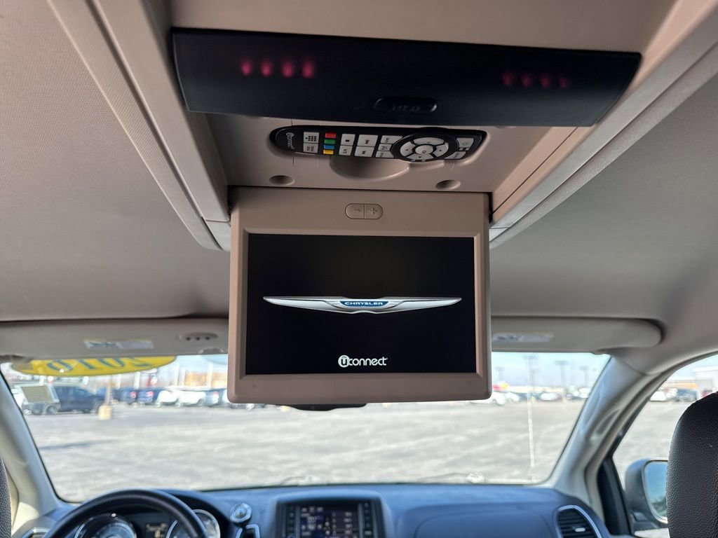 Used 2016 Chrysler Town & Country Touring-L w/ Driver Convenience Group image 30