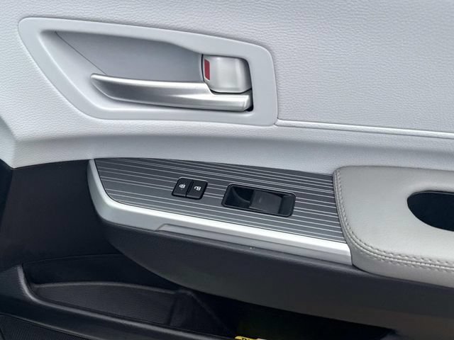 Used 2026 Toyota Sienna XLE AWD/4WD image 19