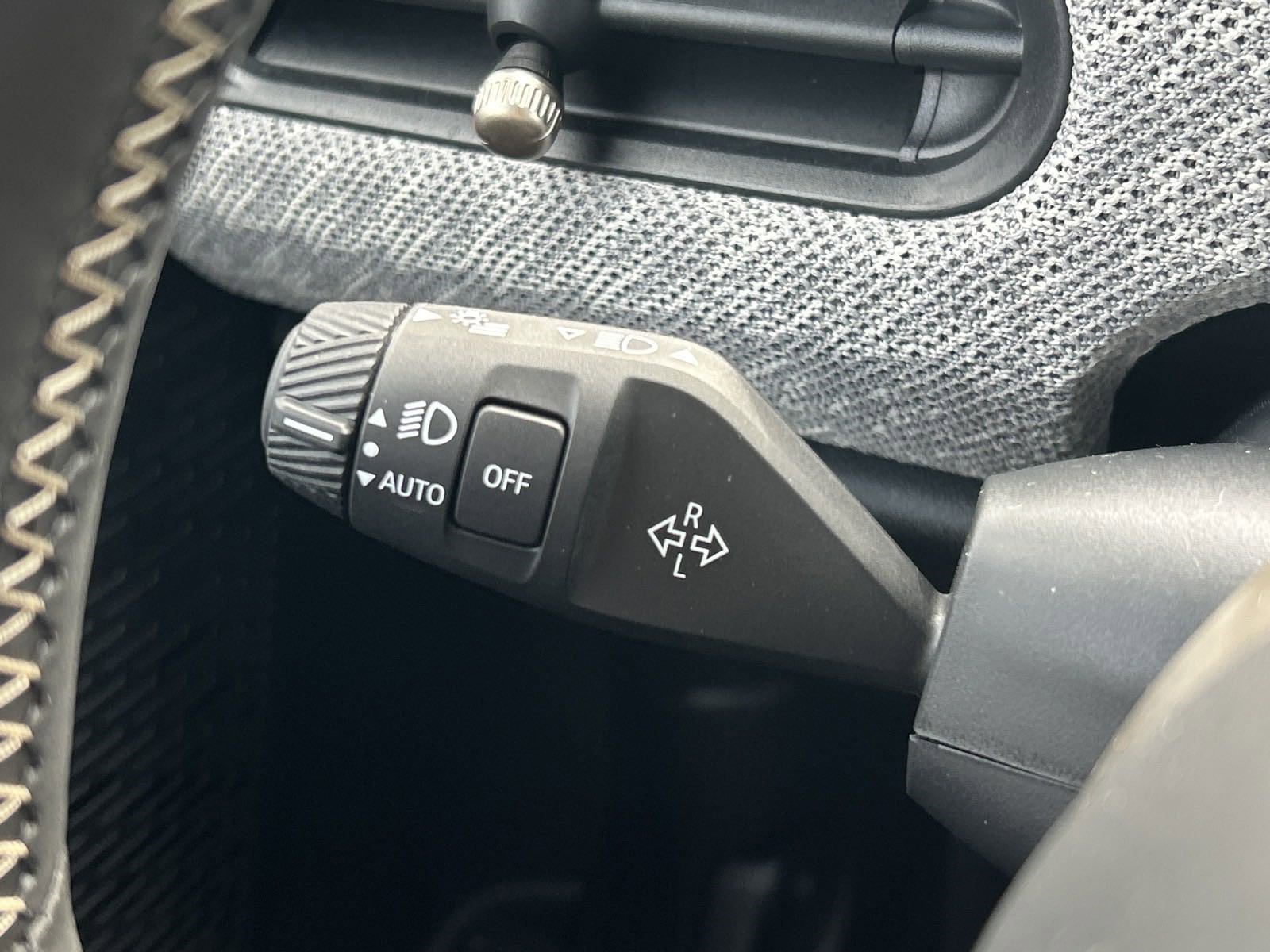 Certified 2025 MINI Cooper 2-Door Hardtop image 38