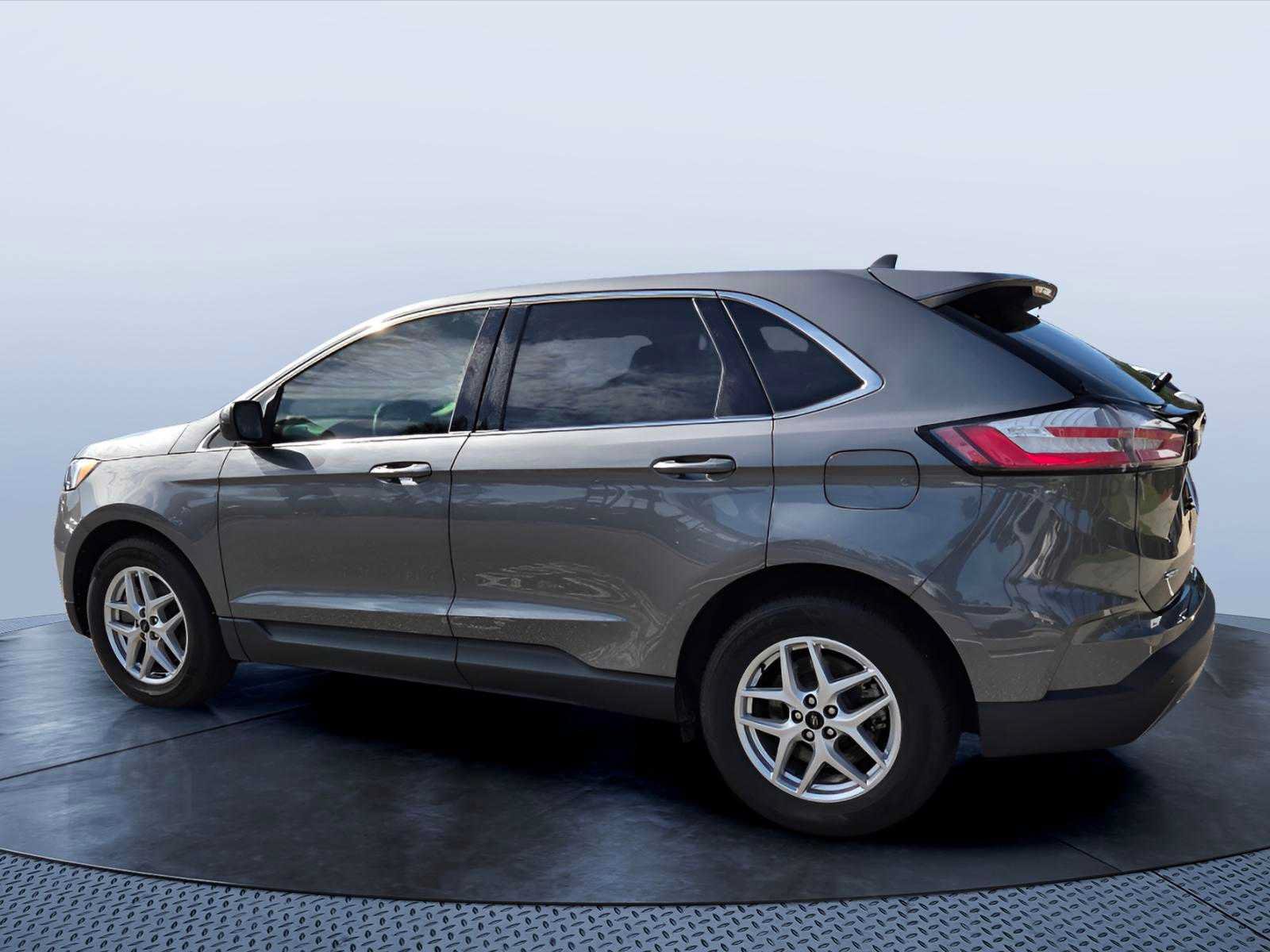 Used 2024 Ford Edge SEL AWD/4WD image 9