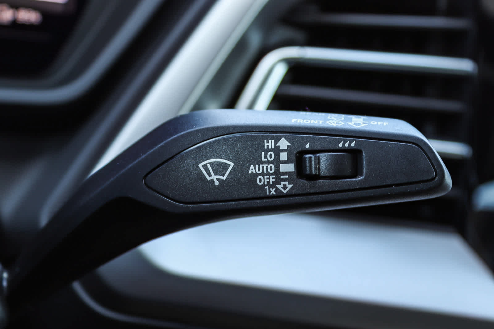 Used 2023 Audi Q4 e-tron Premium Plus w/ Premium Plus RWD image 32