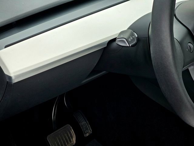 Used 2025 Tesla Model Y Long Range image 17